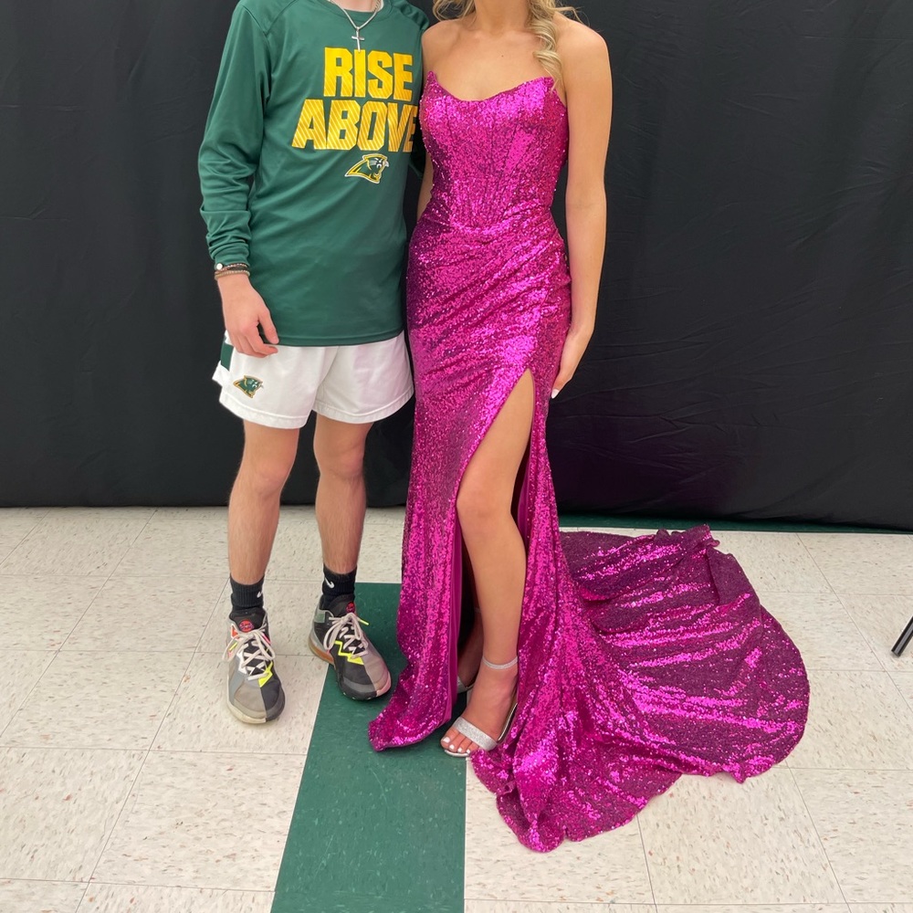 PROM DRESS!!❤️❤️ - Picture 2 of 3